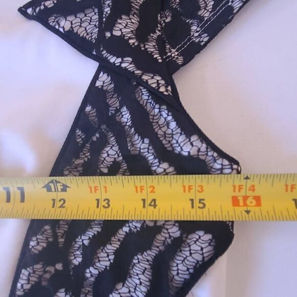 Bebe Womens Peplum Blouse Lace Detail Cap Sleeve Fitted White Black Medium - Picture 8 of 11